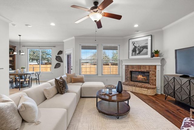 425 Locksley Court, Saginaw, TX 76179