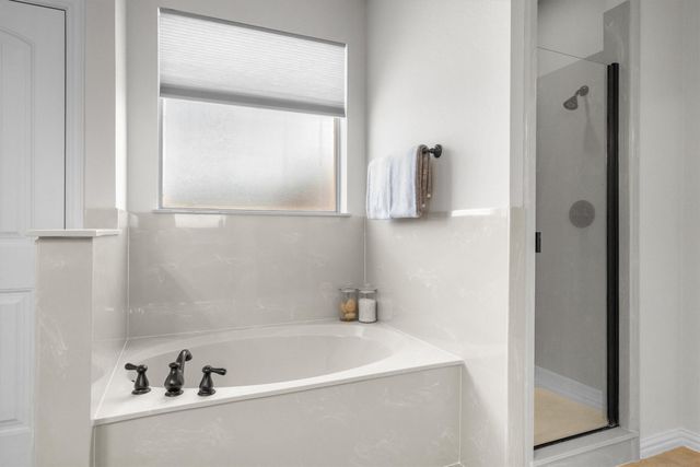 425 Locksley Court, Saginaw, TX 76179