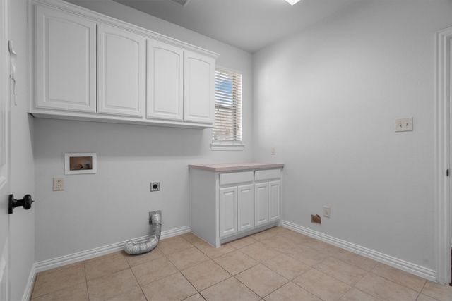 425 Locksley Court, Saginaw, TX 76179