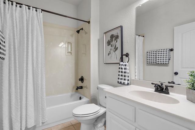 425 Locksley Court, Saginaw, TX 76179