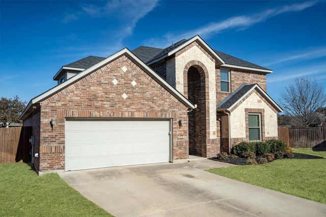 425 Locksley Court, Saginaw, TX 76179