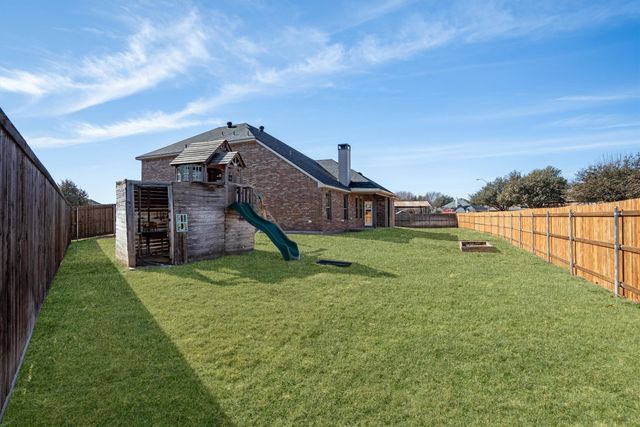 425 Locksley Court, Saginaw, TX 76179