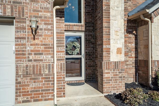 425 Locksley Court, Saginaw, TX 76179