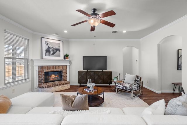 425 Locksley Court, Saginaw, TX 76179