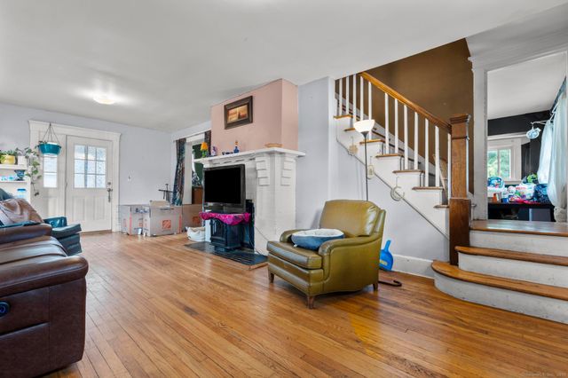16 Shoreham Road, New Haven, CT 06512