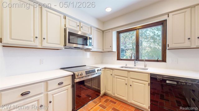 32430 Dohany Drive, Farmington Hills, MI 48336