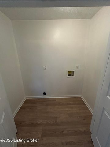 418 W Dr W. J. Hodge St, Louisville, KY 40203