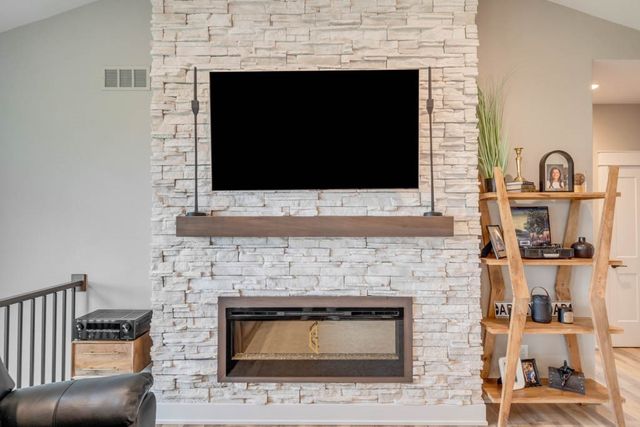 1108 NE Forest Ridge Court, Ankeny, IA 50021