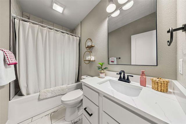 1108 NE Forest Ridge Court, Ankeny, IA 50021