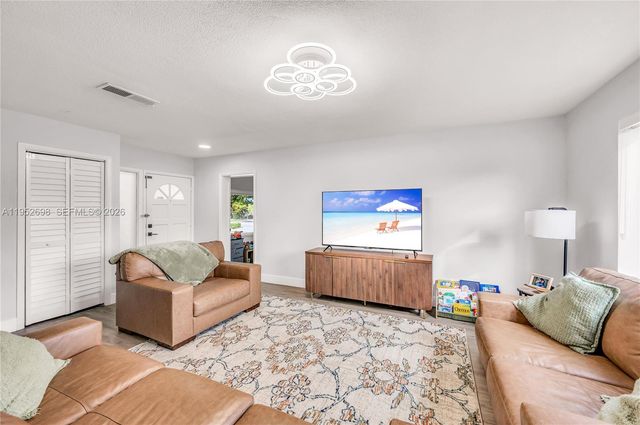 15930 SW 90th Ave, Palmetto Bay, FL 33157