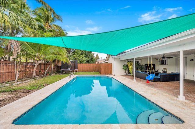 15930 SW 90th Ave, Palmetto Bay, FL 33157