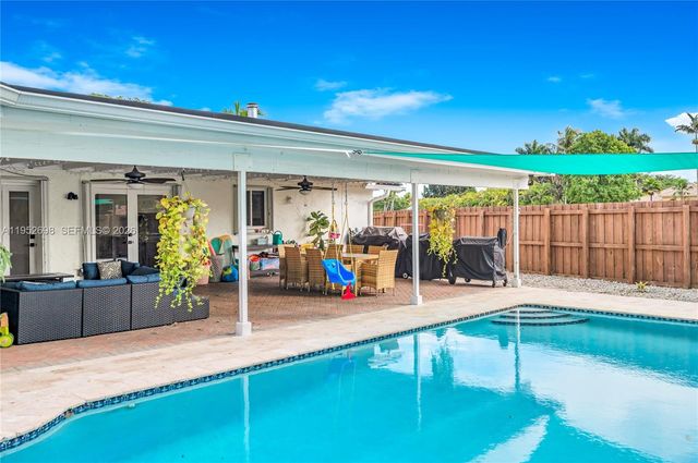 15930 SW 90th Ave, Palmetto Bay, FL 33157