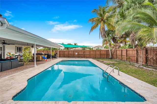 15930 SW 90th Ave, Palmetto Bay, FL 33157