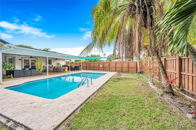 15930 SW 90th Ave, Palmetto Bay, FL 33157