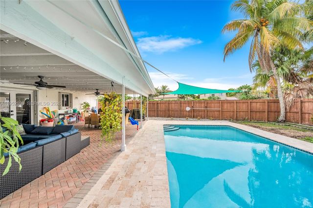 15930 SW 90th Ave, Palmetto Bay, FL 33157