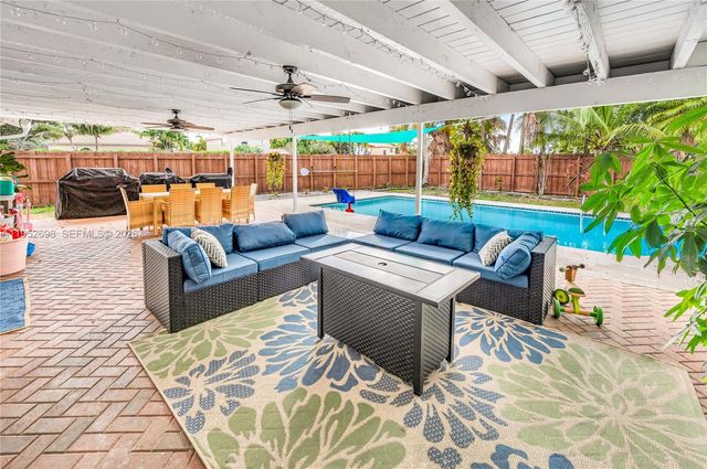 15930 SW 90th Ave, Palmetto Bay, FL 33157