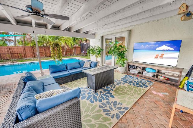 15930 SW 90th Ave, Palmetto Bay, FL 33157