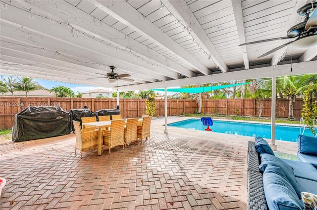 15930 SW 90th Ave, Palmetto Bay, FL 33157