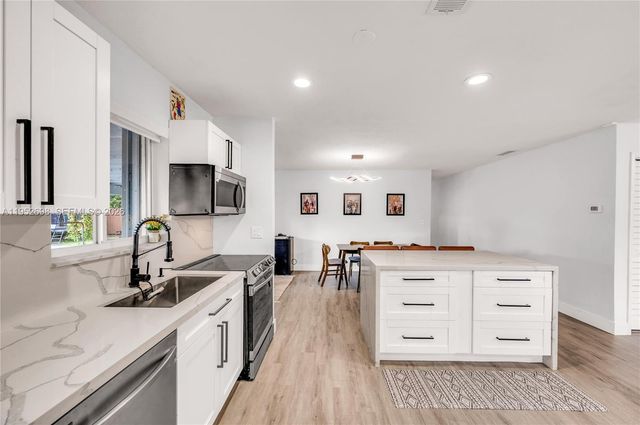 15930 SW 90th Ave, Palmetto Bay, FL 33157