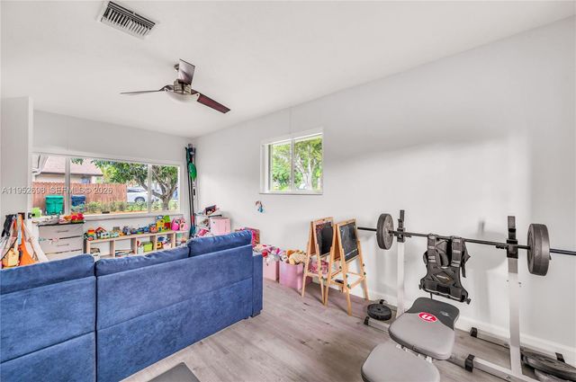 15930 SW 90th Ave, Palmetto Bay, FL 33157