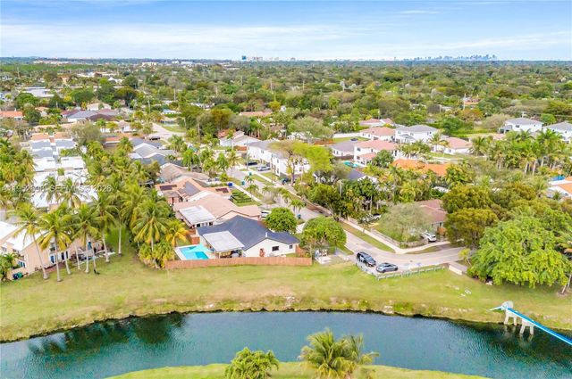 15930 SW 90th Ave, Palmetto Bay, FL 33157