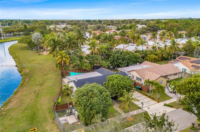 15930 SW 90th Ave, Palmetto Bay, FL 33157