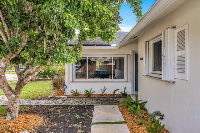 15930 SW 90th Ave, Palmetto Bay, FL 33157