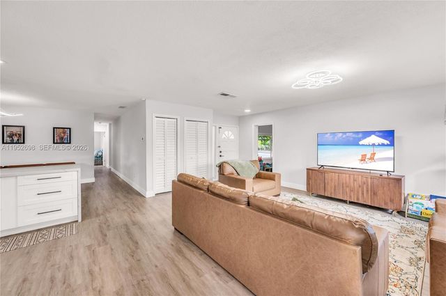 15930 SW 90th Ave, Palmetto Bay, FL 33157