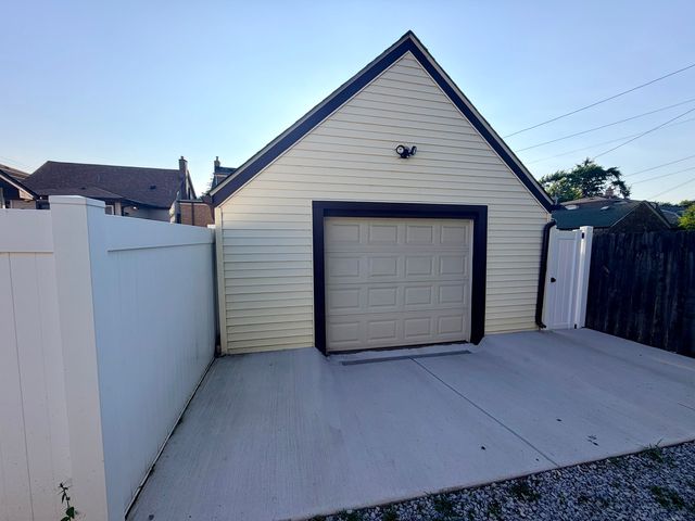 9439 S Saint Louis Avenue, Evergreen Park, IL 60805