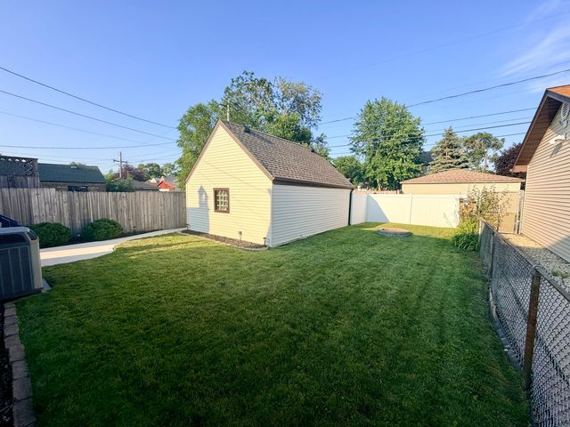 9439 S Saint Louis Avenue, Evergreen Park, IL 60805