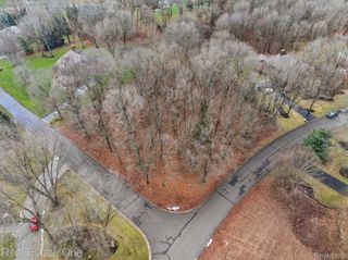 2423 Canterwood, Highland Charter Township, MI 48356