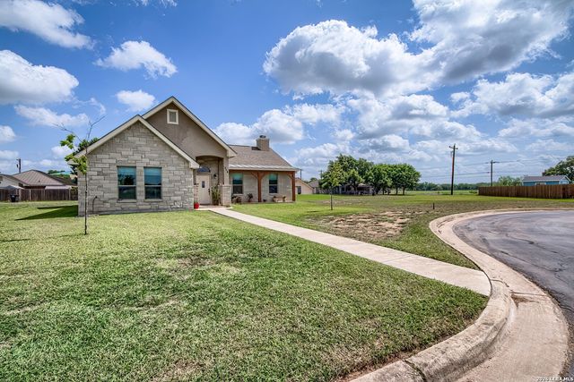 504 34th Street, Hondo, TX 78861