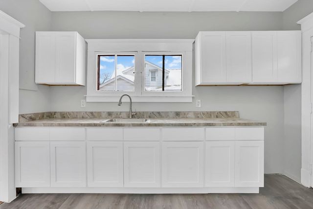 11 Ina St, Springfield, MA 01109