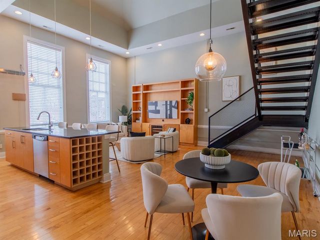 2216 Sidney Street 10, St Louis, MO 63104