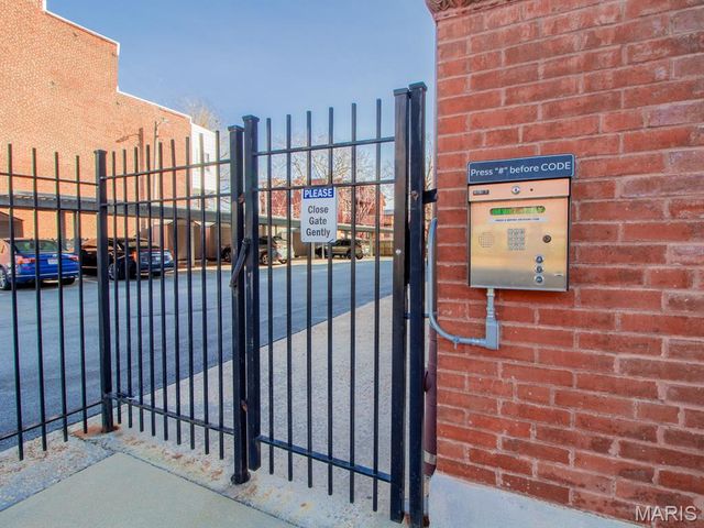 2216 Sidney Street 10, St Louis, MO 63104