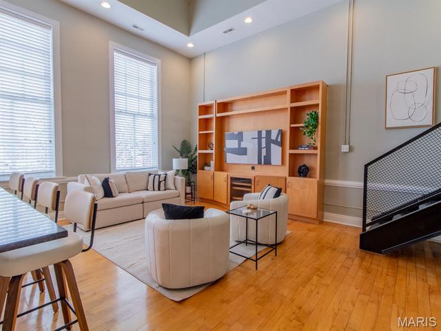 2216 Sidney Street 10, St Louis, MO 63104