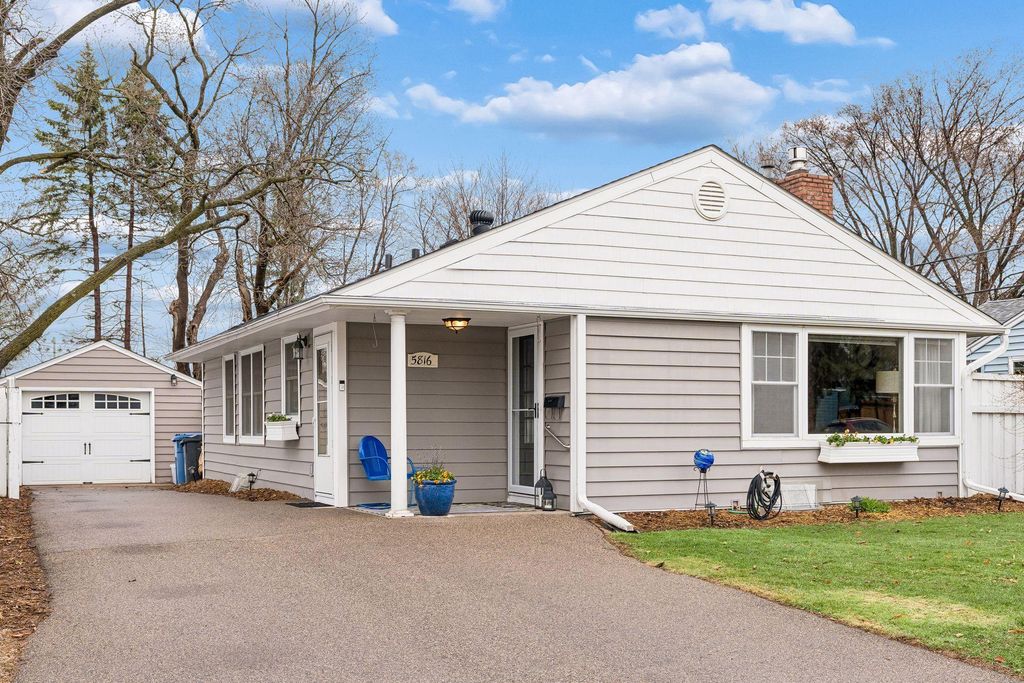 5816 Queen Avenue S, Minneapolis, MN 55410