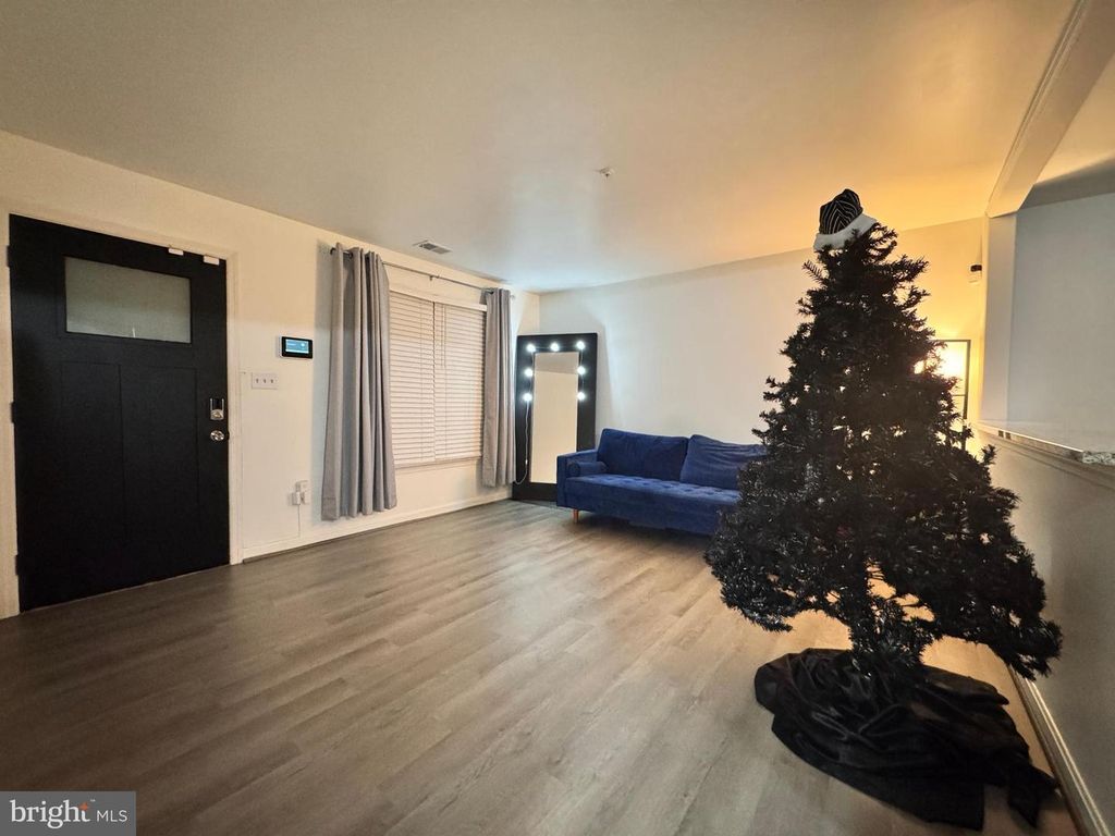 Image 10 of property listing at 16400 POINTER RIDGE DR, Bowie, MD 20716