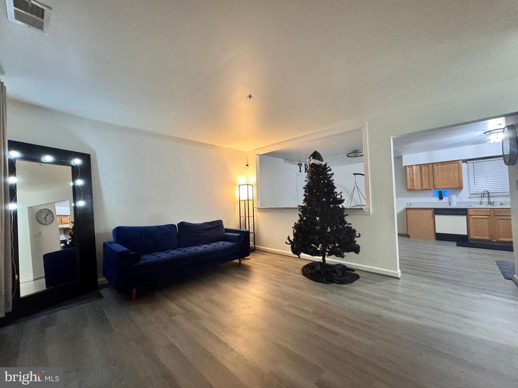 Image 11 of property listing at 16400 POINTER RIDGE DR, Bowie, MD 20716