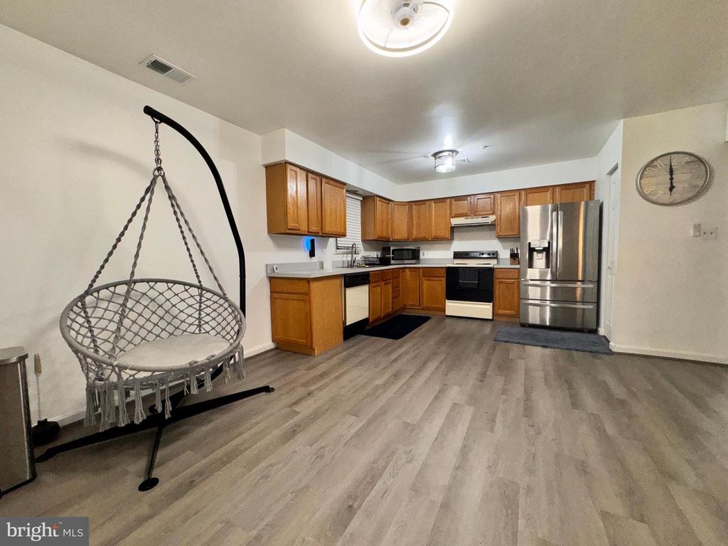 Image 13 of property listing at 16400 POINTER RIDGE DR, Bowie, MD 20716