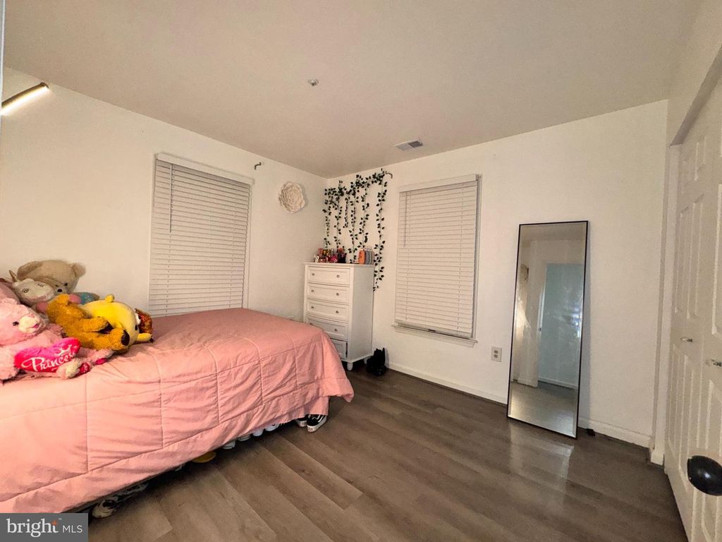 Image 20 of property listing at 16400 POINTER RIDGE DR, Bowie, MD 20716