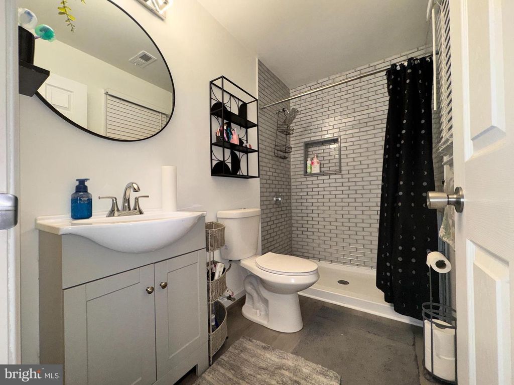 Image 27 of property listing at 16400 POINTER RIDGE DR, Bowie, MD 20716