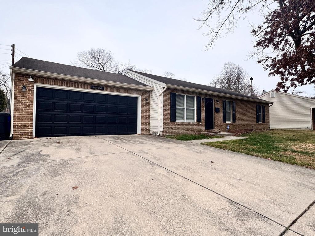 Image 3 of property listing at 16400 POINTER RIDGE DR, Bowie, MD 20716