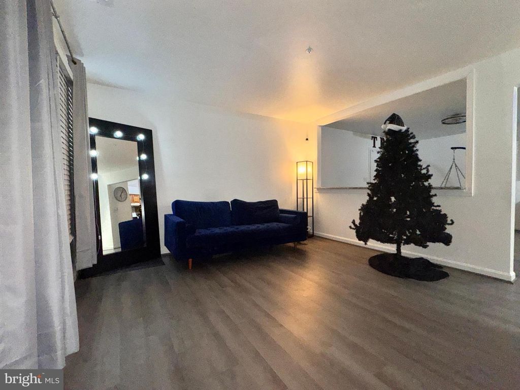 Image 9 of property listing at 16400 POINTER RIDGE DR, Bowie, MD 20716