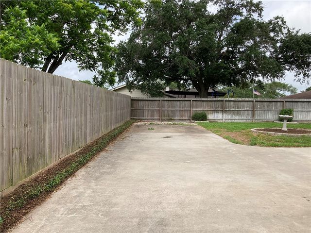 4509 Essex Dr, Corpus Christi, TX 78413