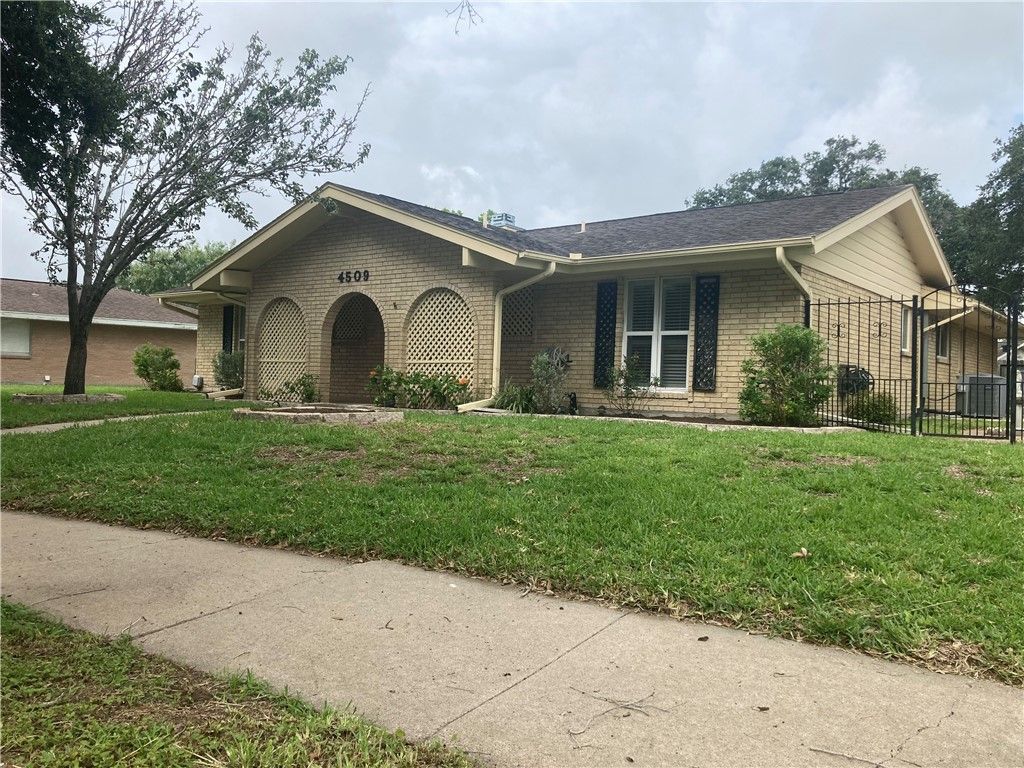 4509 Essex Dr, Corpus Christi, TX 78413