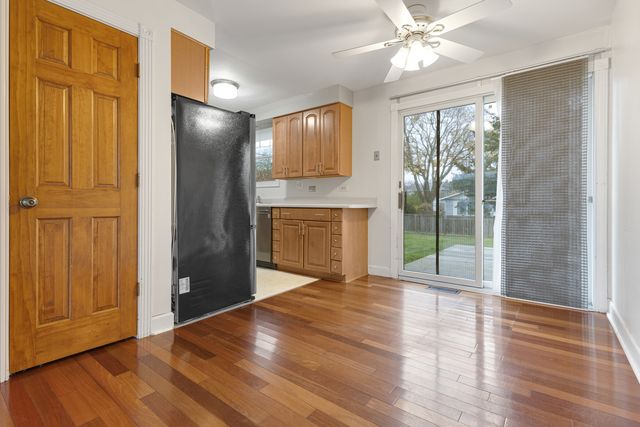 229 SHAWNEE Drive, Carol Stream, IL 60188