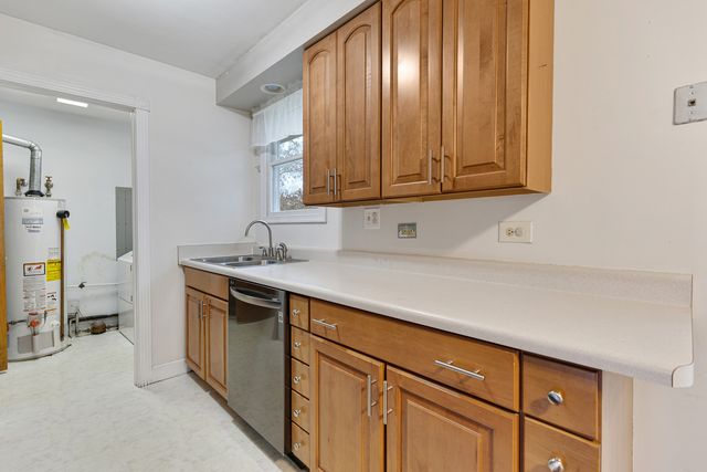 229 SHAWNEE Drive, Carol Stream, IL 60188