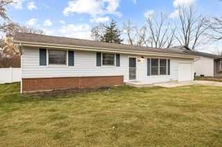 229 SHAWNEE Drive, Carol Stream, IL 60188