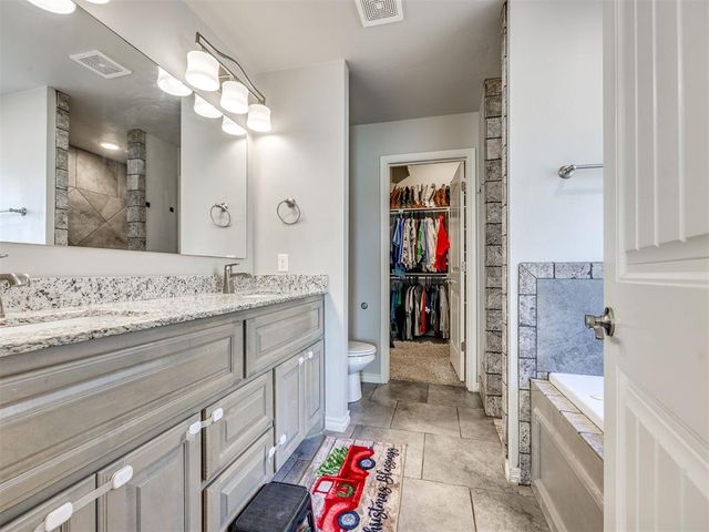 900 NE 34th Terrace, Moore, OK 73160